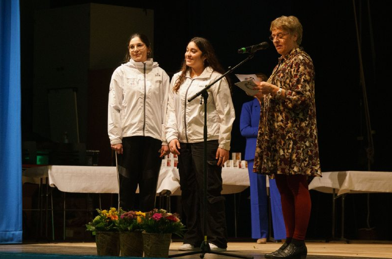 Modtager af Børn- og Ungeprisen blev Gladsaxe Taekwondo Klub, her sammen med borgmester Trine Græse
